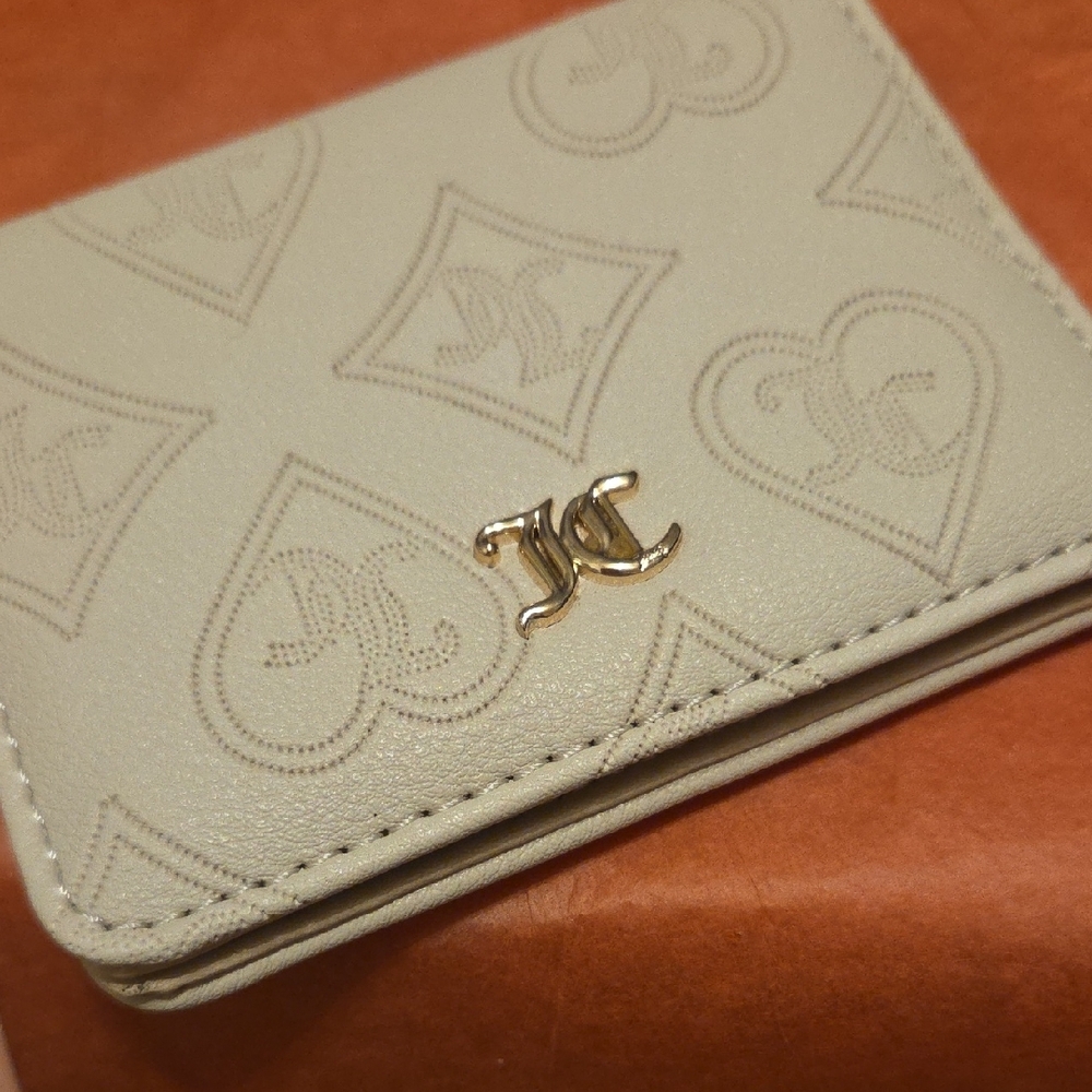 Juicy Couture Cream Card Holder with Gold Chain - Picture 2 of 5